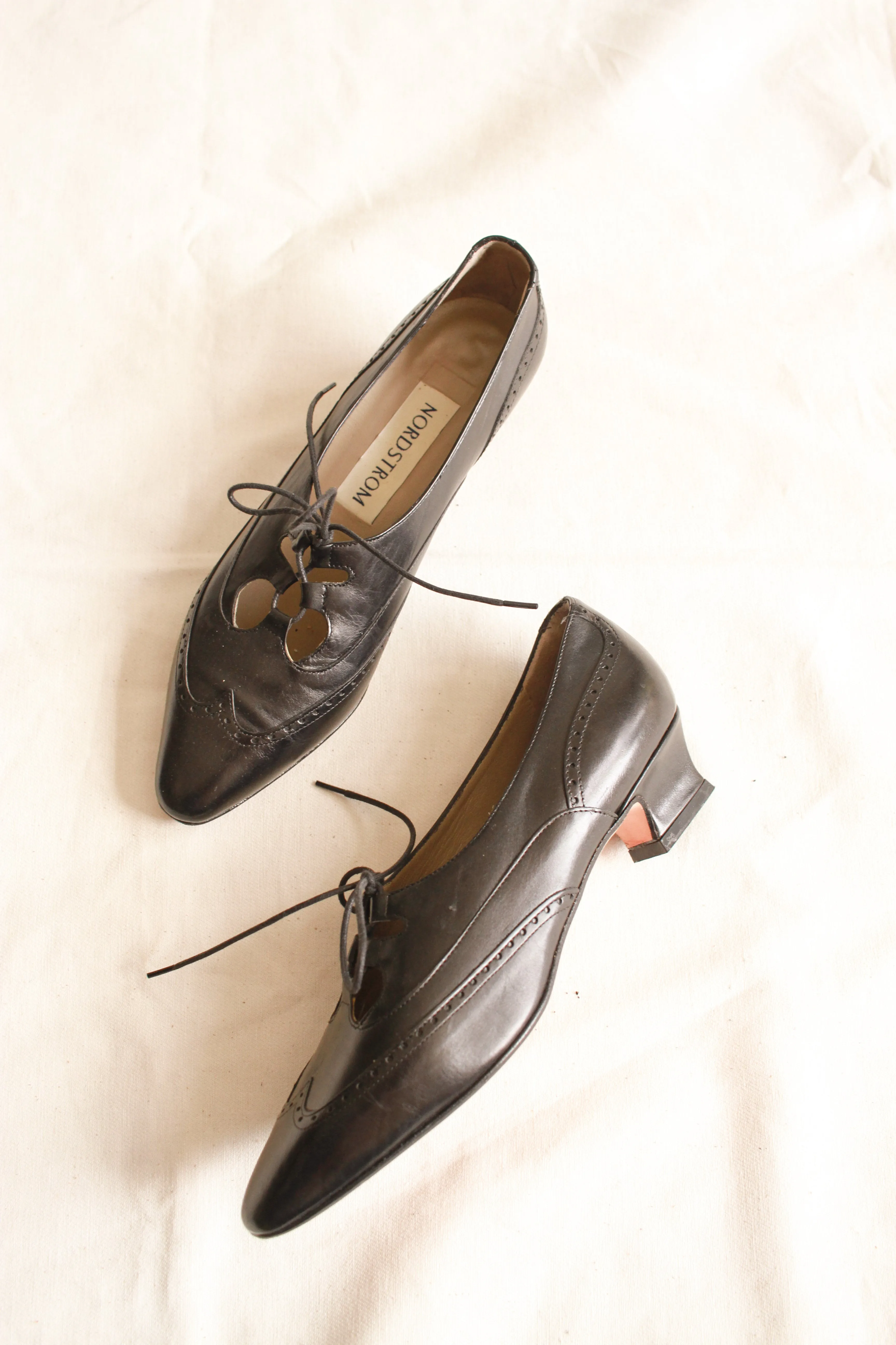 1980s Black Leather Lace Up Oxfords | Size 7.5