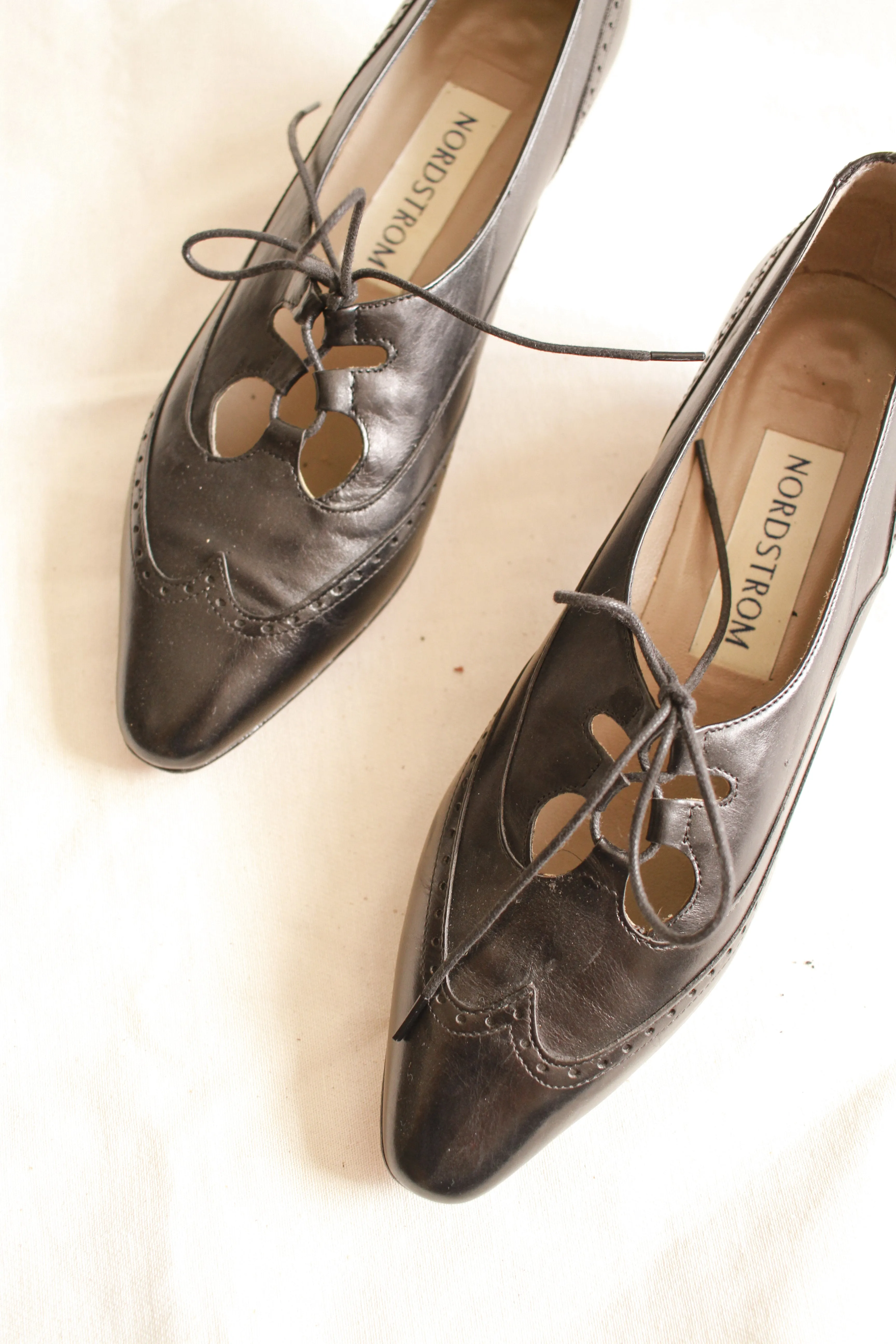 1980s Black Leather Lace Up Oxfords | Size 7.5