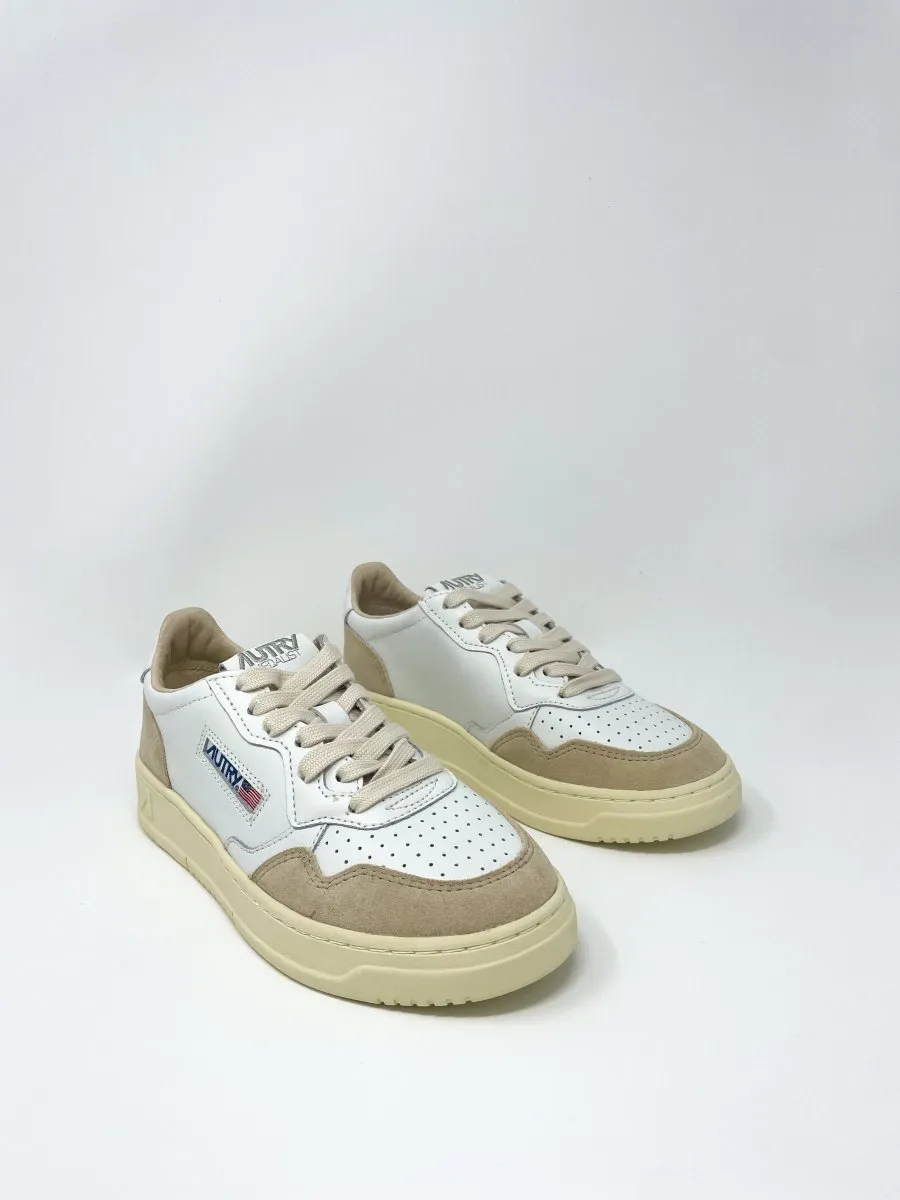 Medalist Low Sneakers in White Leather Beige Suede