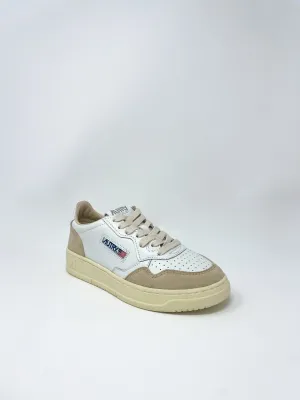 Medalist Low Sneakers in White Leather Beige Suede