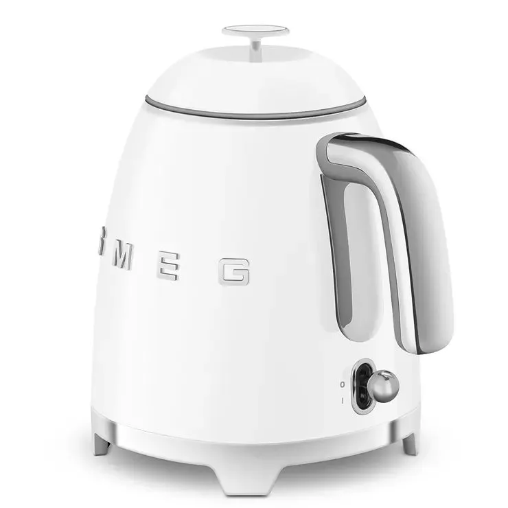 Smeg KLF05WHUK 0.8L Mini Kettle White, Retro 50's Style, Anti-Slip Base, Auto Shut Off, 1400W