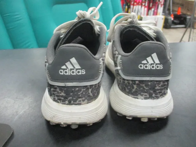 Used Adidas Turf Shoes Size 2.5